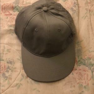 grey cap